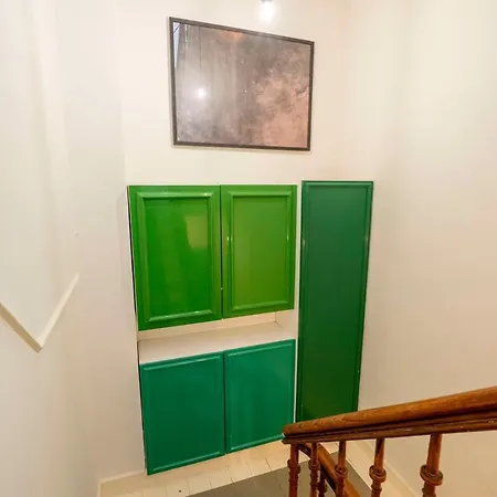 Nyaraló Shway - The Handshake House *